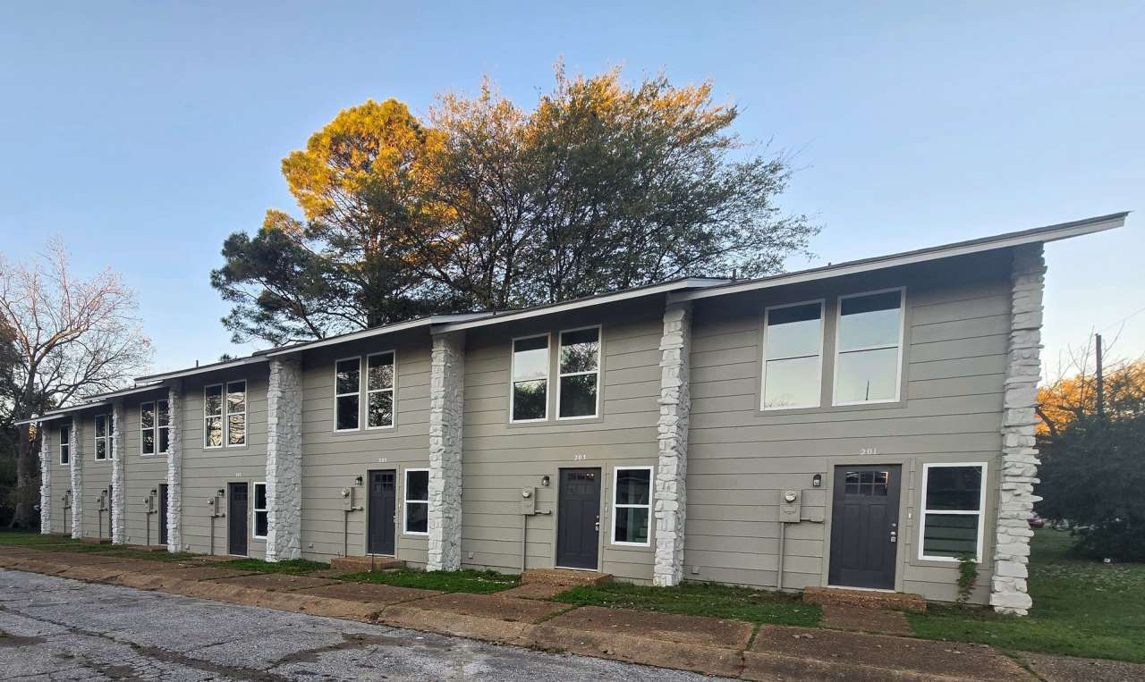 Newly Remodeled 2/1.5 Townhouse in Newport!