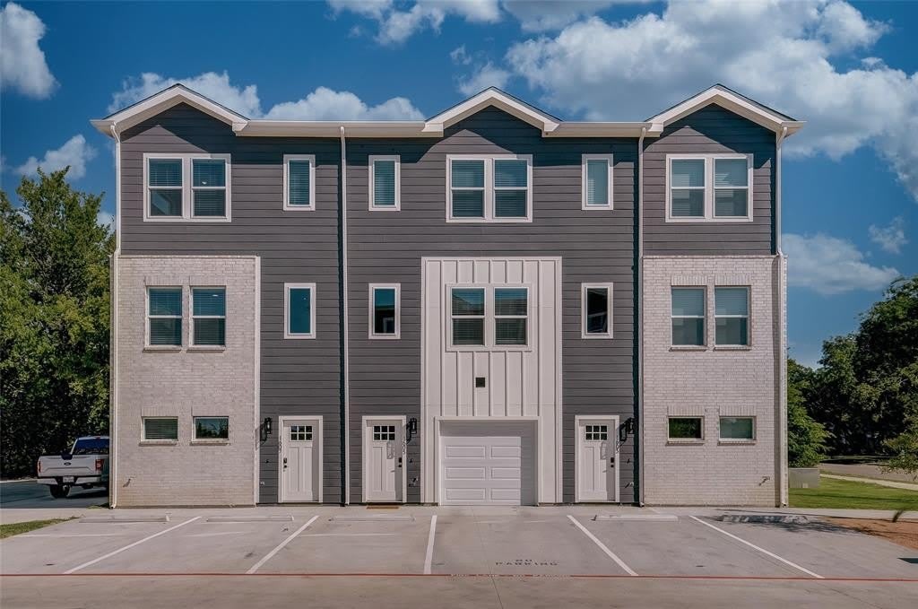 422 S Lillian Street S