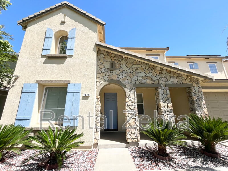 1221 Cavalaire Court