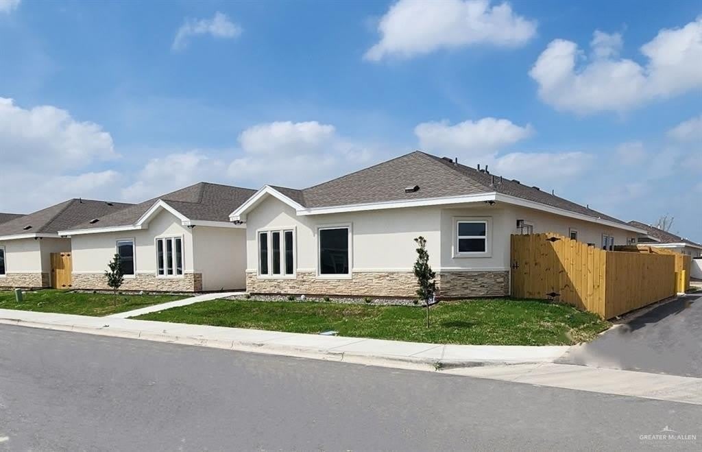 913 N Clarence Avenue