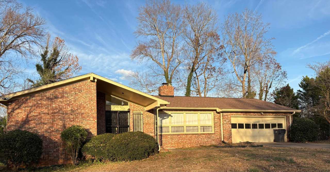 2 bedroom 3 bath Mid- Century style home! This home has a wonderful outdoor area great for Entertaining!