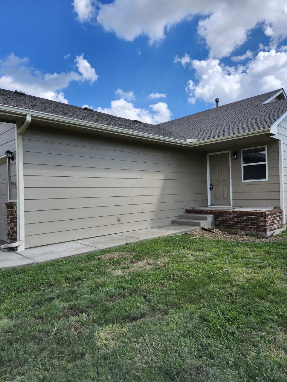 3360 N Governeour Cir