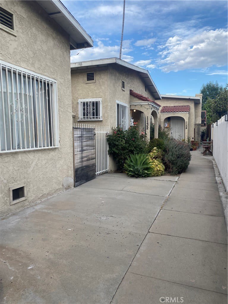 1132 N Mariposa Avenue