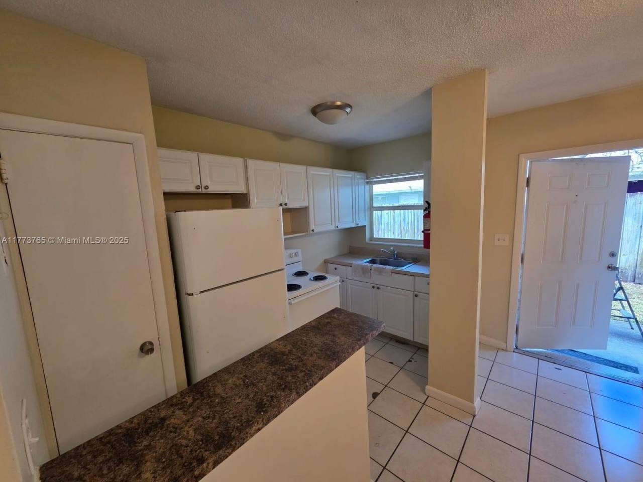 1812 SW 11th Ct