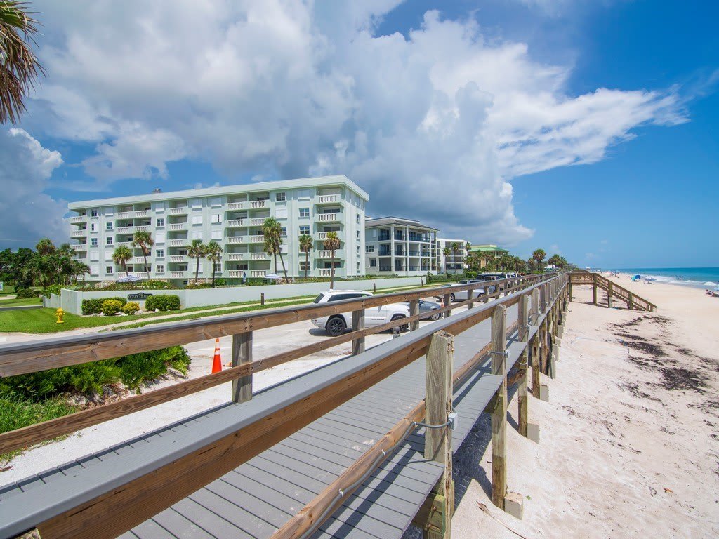 4049 Ocean Drive unit: 201