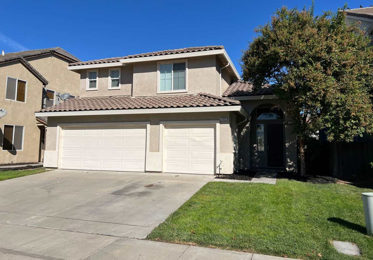 5 bedroom home located in Sylvan School District!