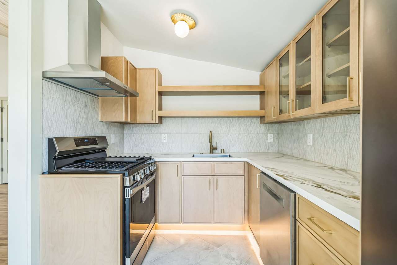 937 Las Juntas Street