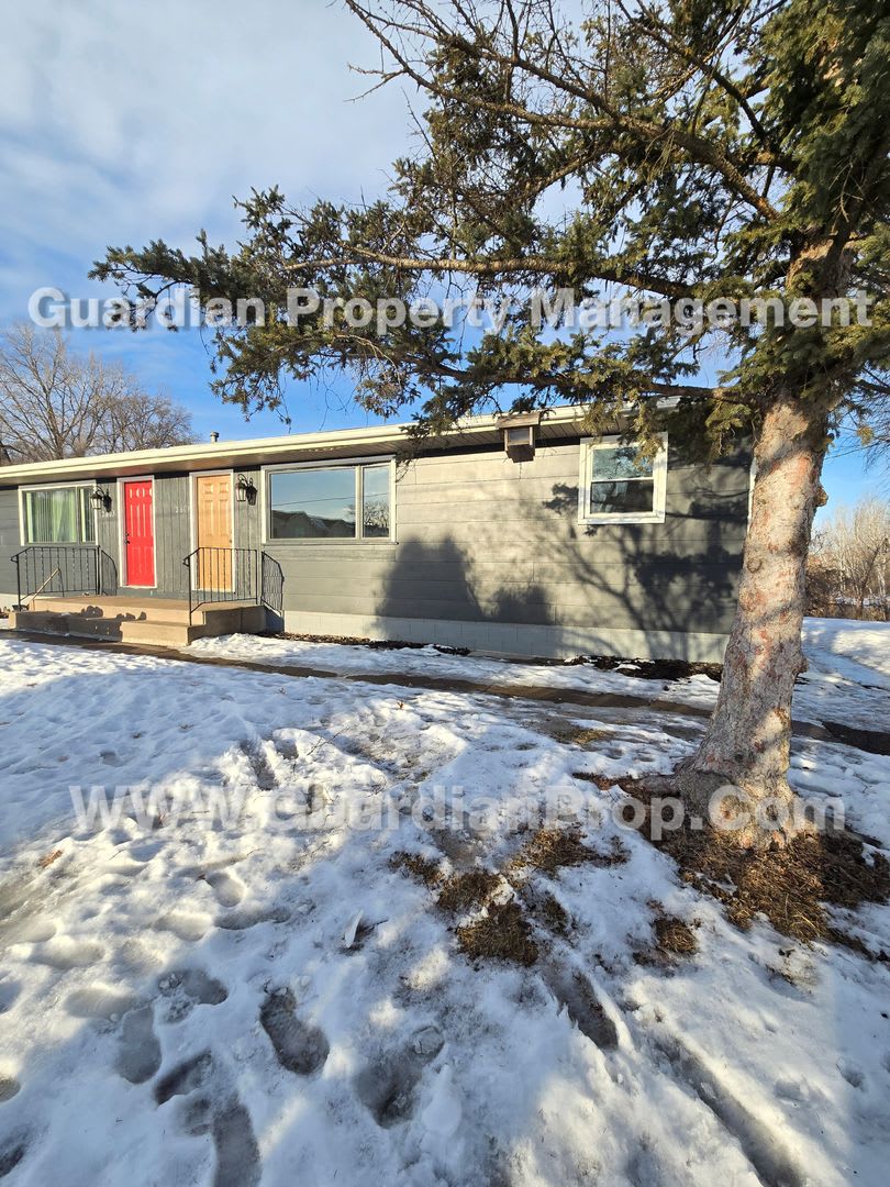 SxS duplex Available now! LVP flooring throughout, independent living areas each W/ full kitchen and laundry.