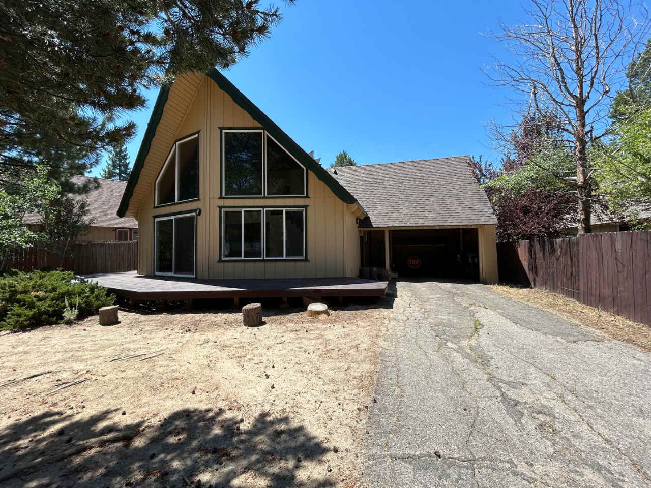 3 Bedroom, 2 bath with Carport in Quiet in-town Location