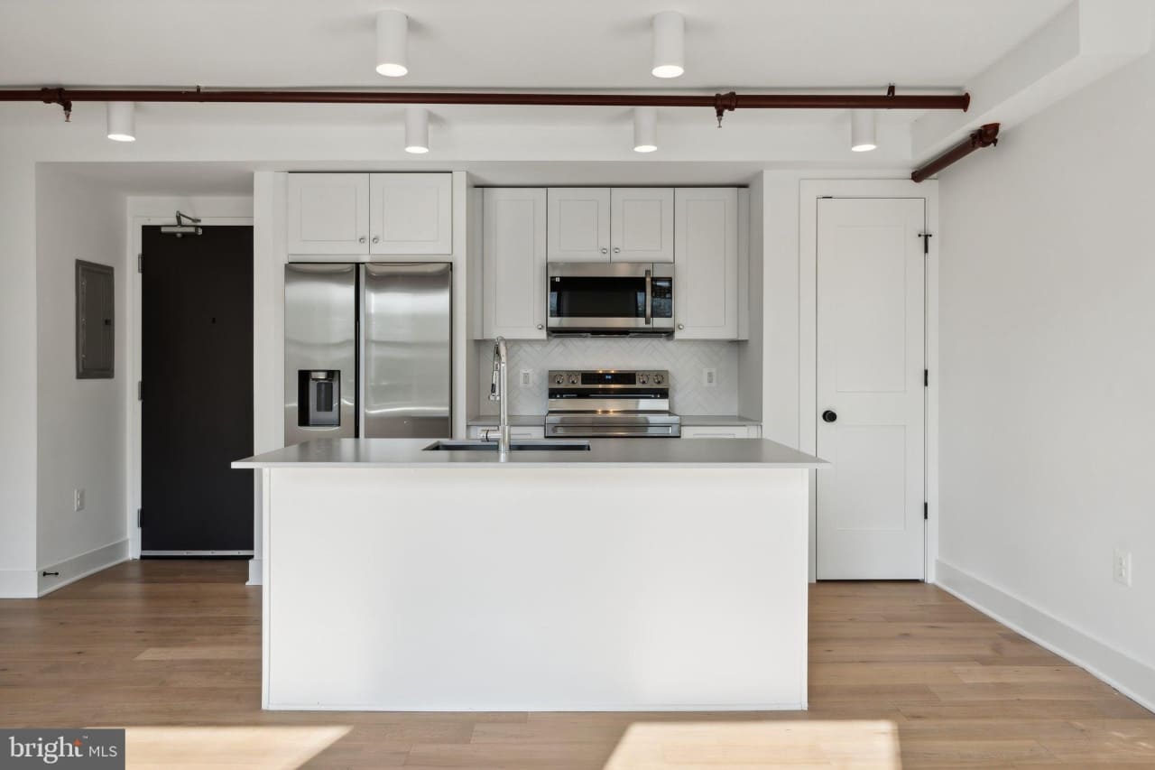 901 KING Street unit: 203