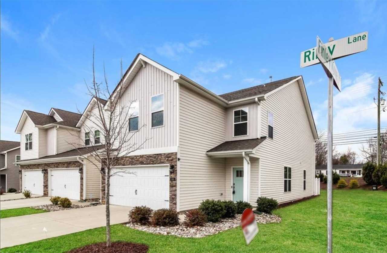 Impeccable maintenance-free 2 level 4 bedroom and 2.5 bath townhome in Greensboro