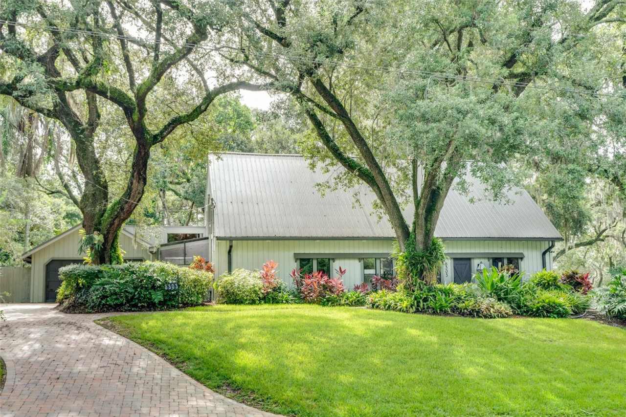 8303 N River Oaks Ct