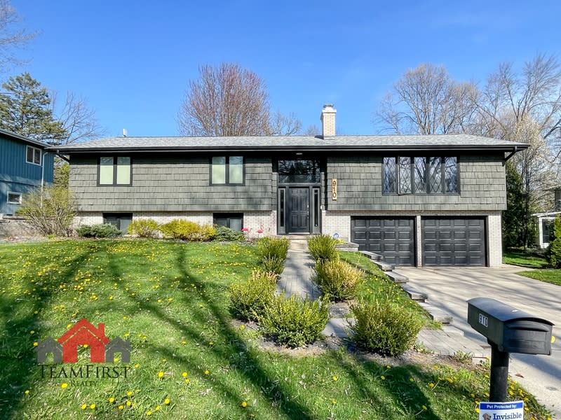 910 Pine Ridge Drive