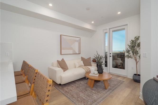 402 W Grand Ave Unit 127H