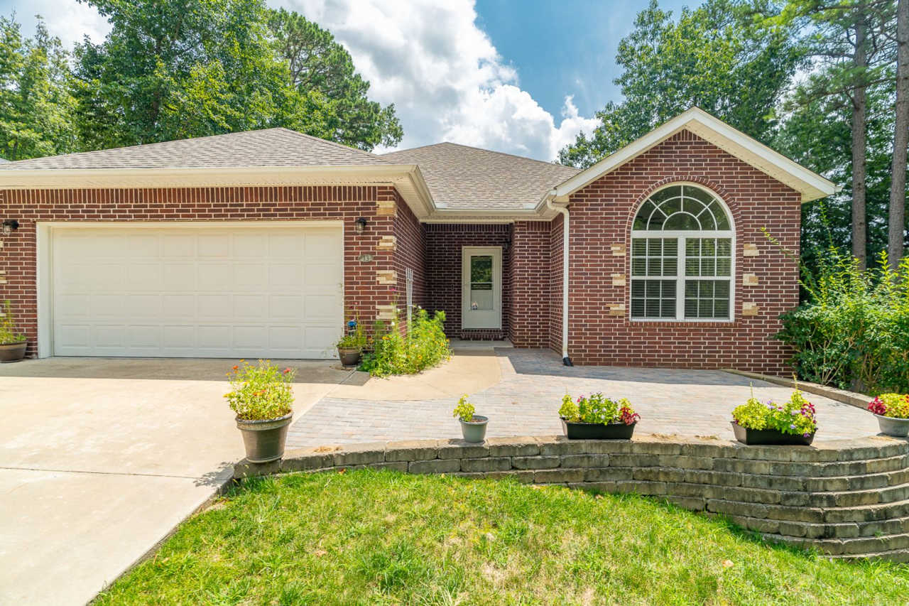 Immaculate 3 Bedroom Bella Vista Home! Amazing back patio!