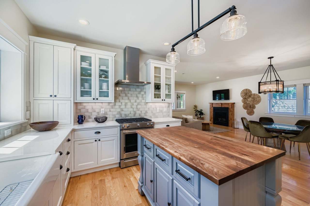 Idyllic Downtown Longmont 5-BDR Retreat