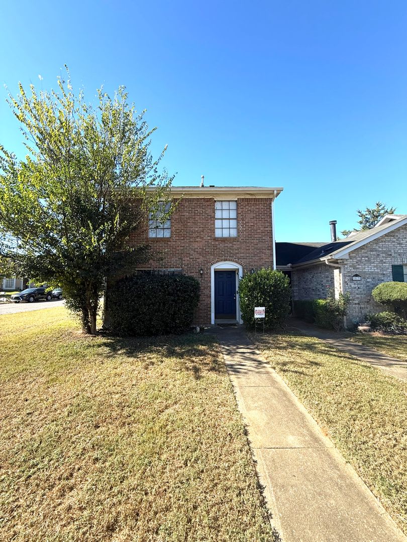 ** 3 bed 2.5 bath townhouse located by ACA ** Call our self showing number to schedule a tour 334-366-9198