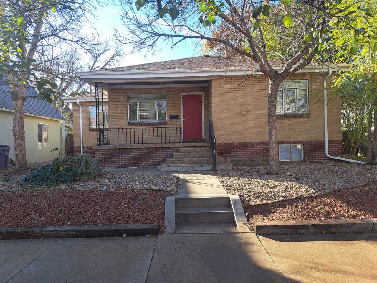 Spacious Sunnyside Bungalow, Finished Basement, 2-Car Garage