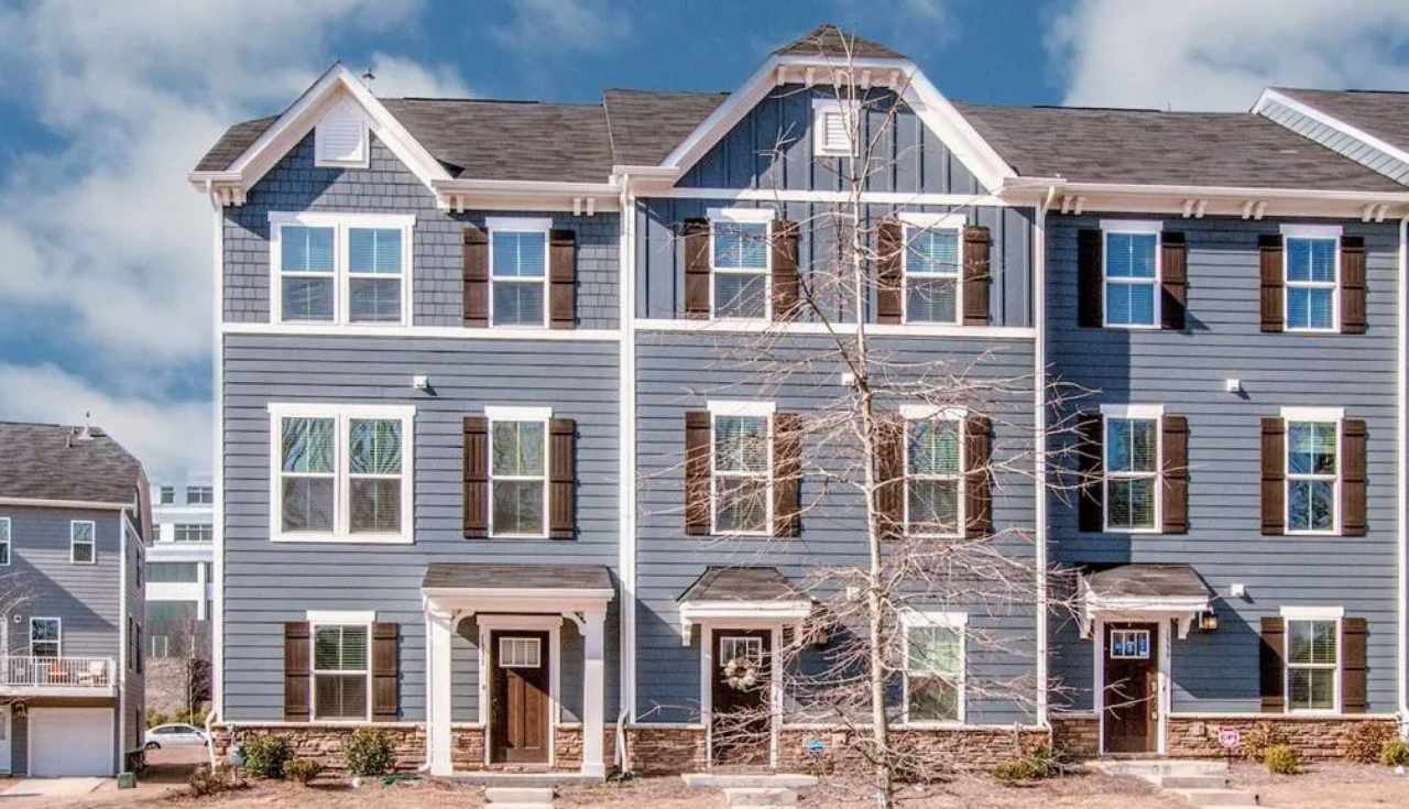 Stunning 3-bedroom, 2.5-bathroom, 2 car garage end unit townhome in the desirable Riverbend Towns community!