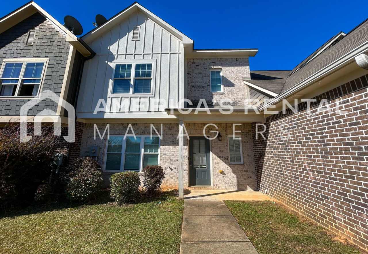 Town Home Available For Rent in Chelsea... Available to View Now!