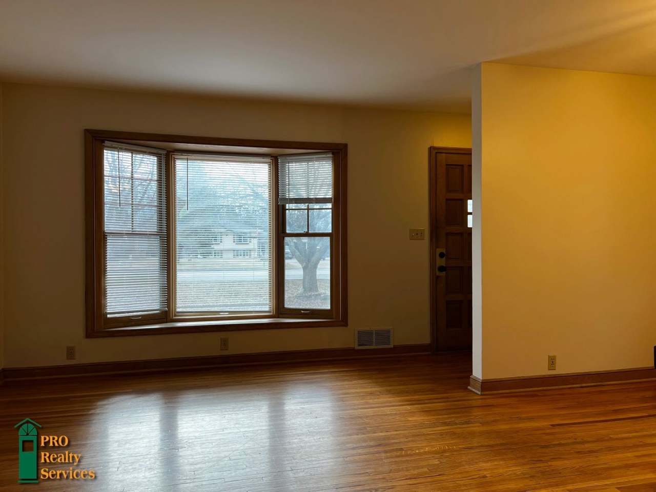 4 Bedroom Home in Vadnais Heights **Half Off April Rent with an April 2025 Move In**