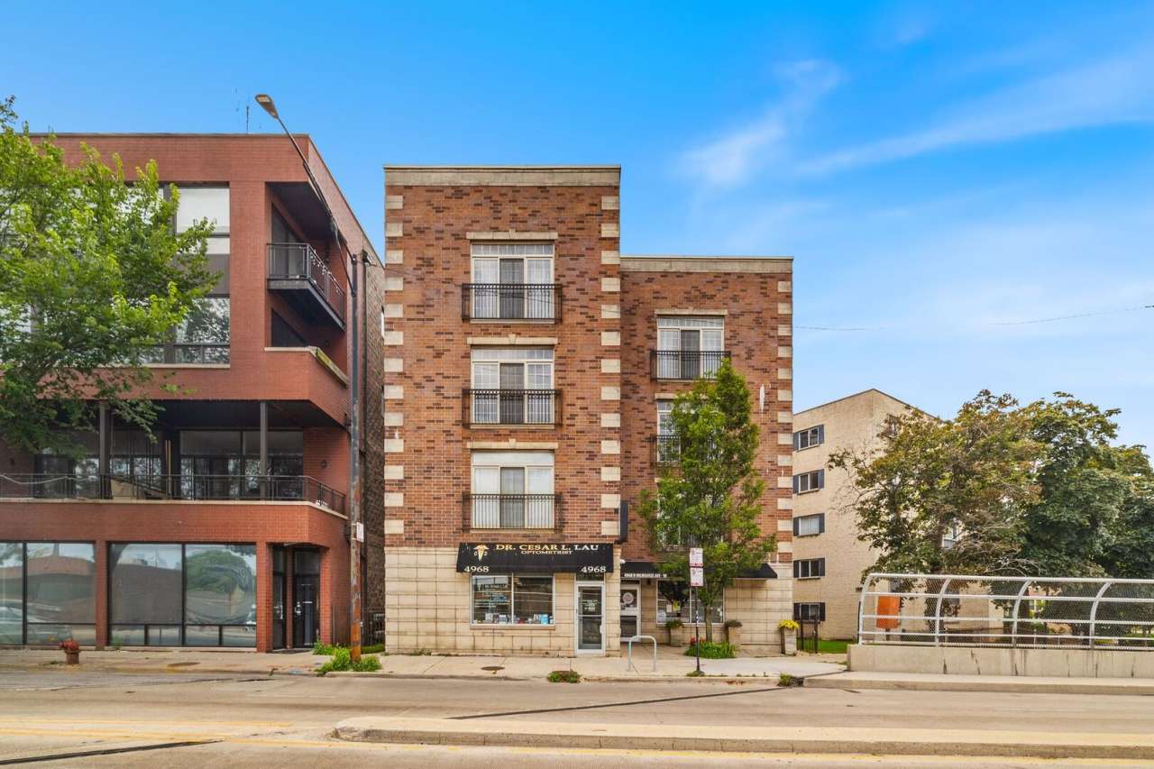 4968 N Milwaukee Ave