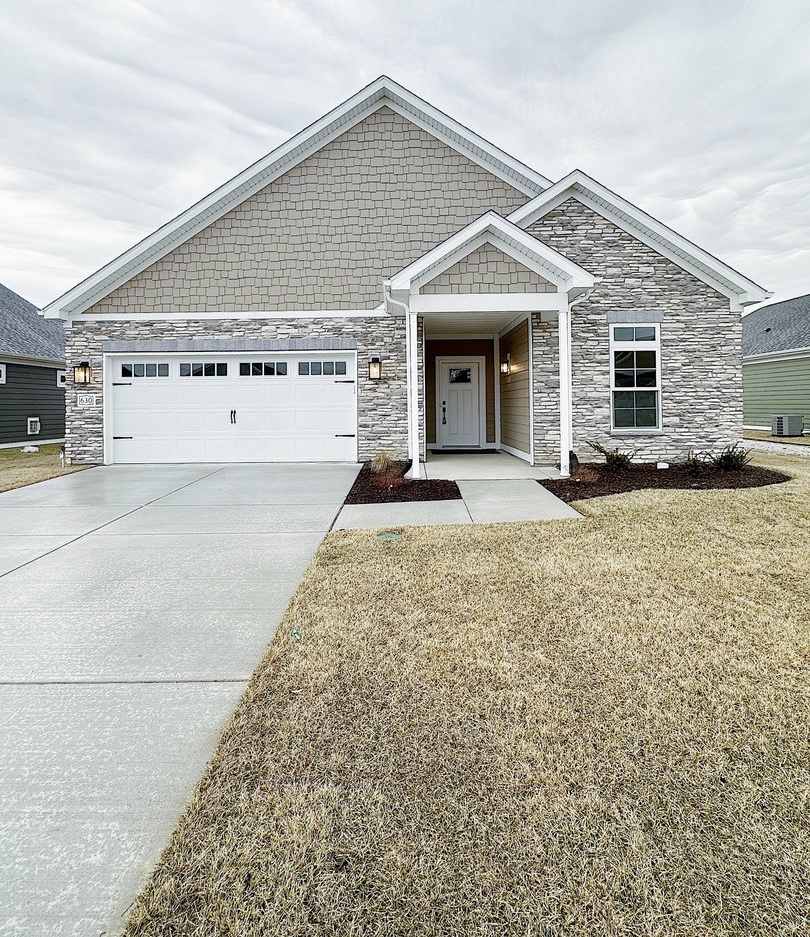 Luxury 3-Bedroom Home with Gourmet Kitchen  Exclusive Amenities!