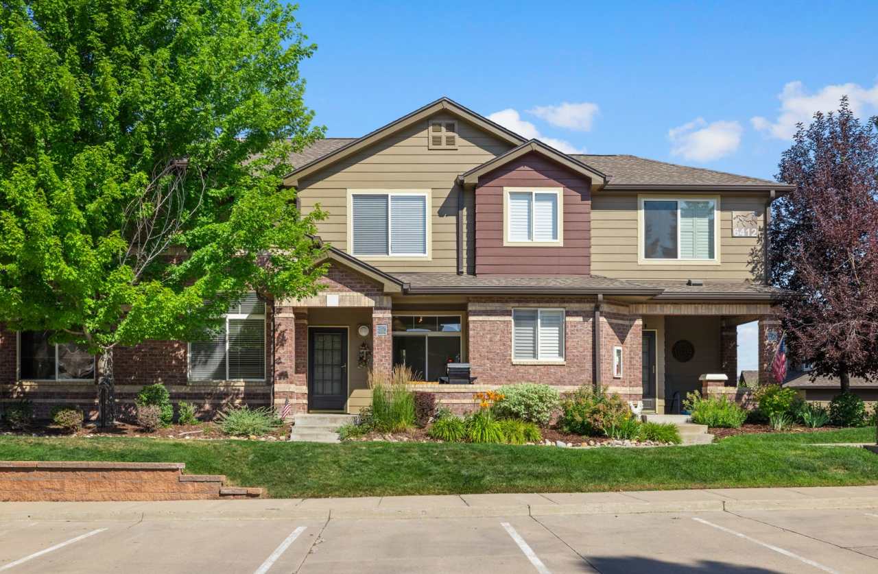 FURNISHED or unfurnished - 3 bed 3 bath Gated Highlands Ranch Home!