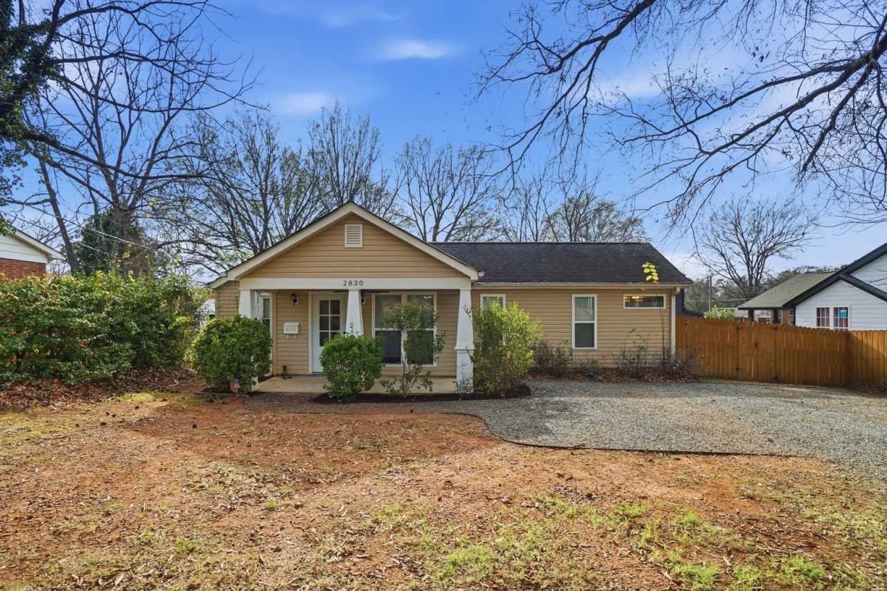 3 Bedroom Home with a deck in Plaza-Midwood!