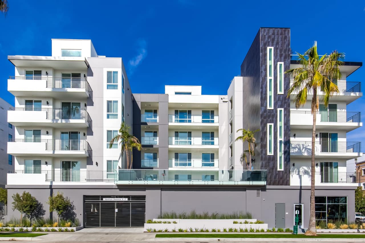 MODERNO Metro Luxury Living