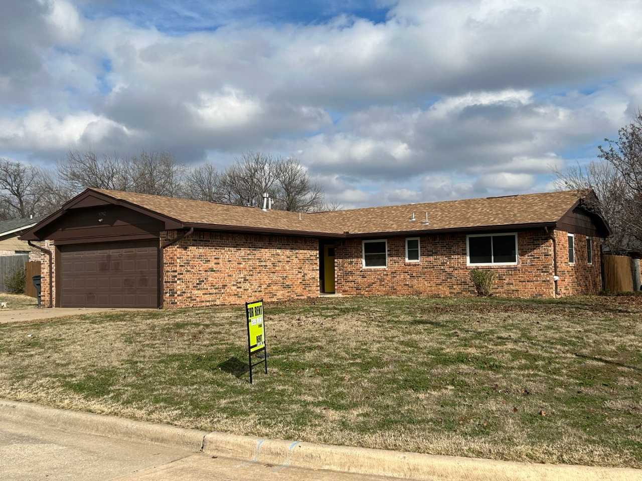 4-bedrooom, 1 3/4 bath AVAILABLE NOW in the MAC School District!