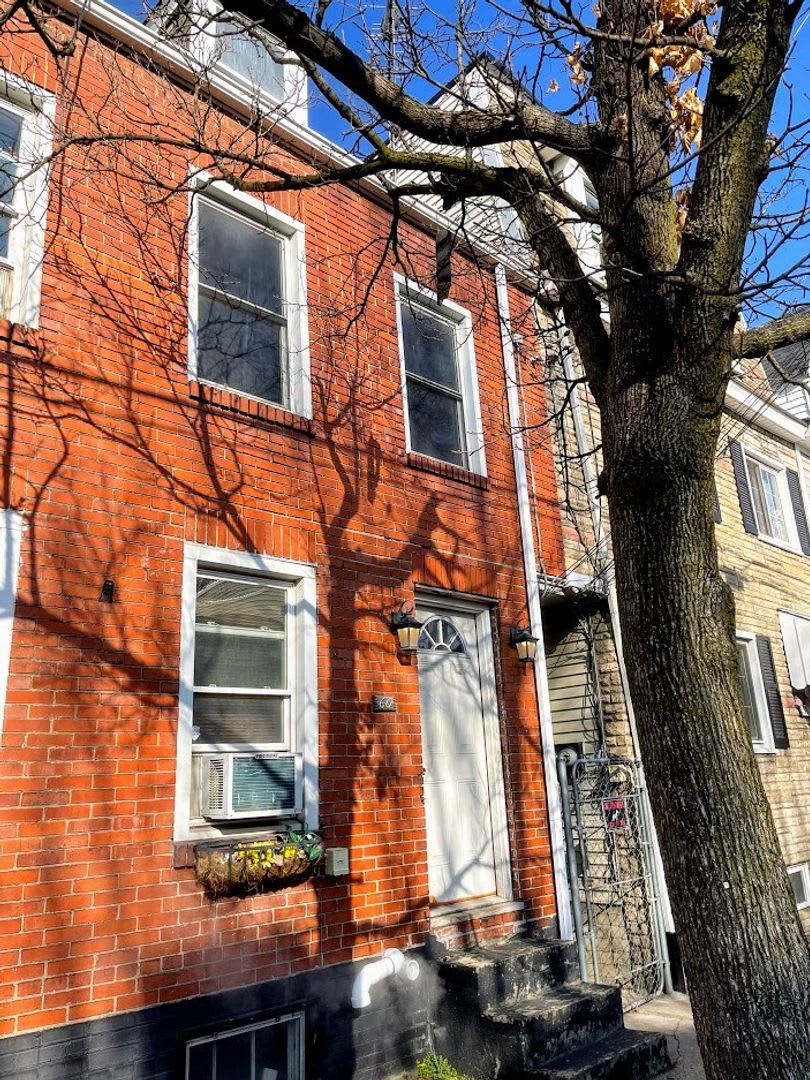 2 bed 2 bath - recently updated, in unit laundry, private patio