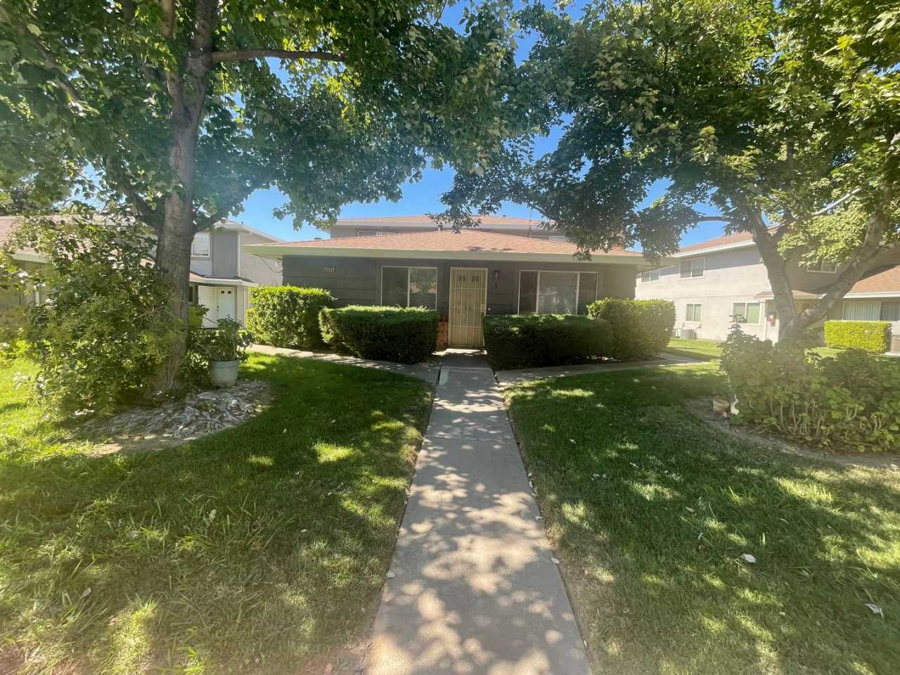 2 Bedroom 1 Bath Single Story Unit with Community Pool in Citrus Heights