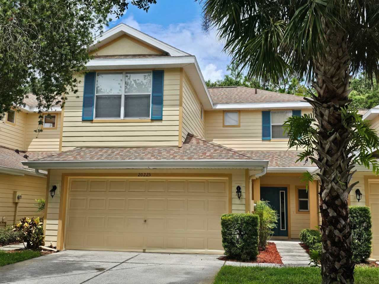 Charming 3 Bedroom townhome in gated community of Live Oak