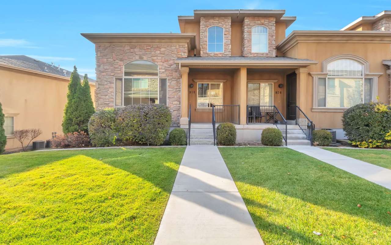 Beautiful Townhouse w attached 2 car garage in Orem