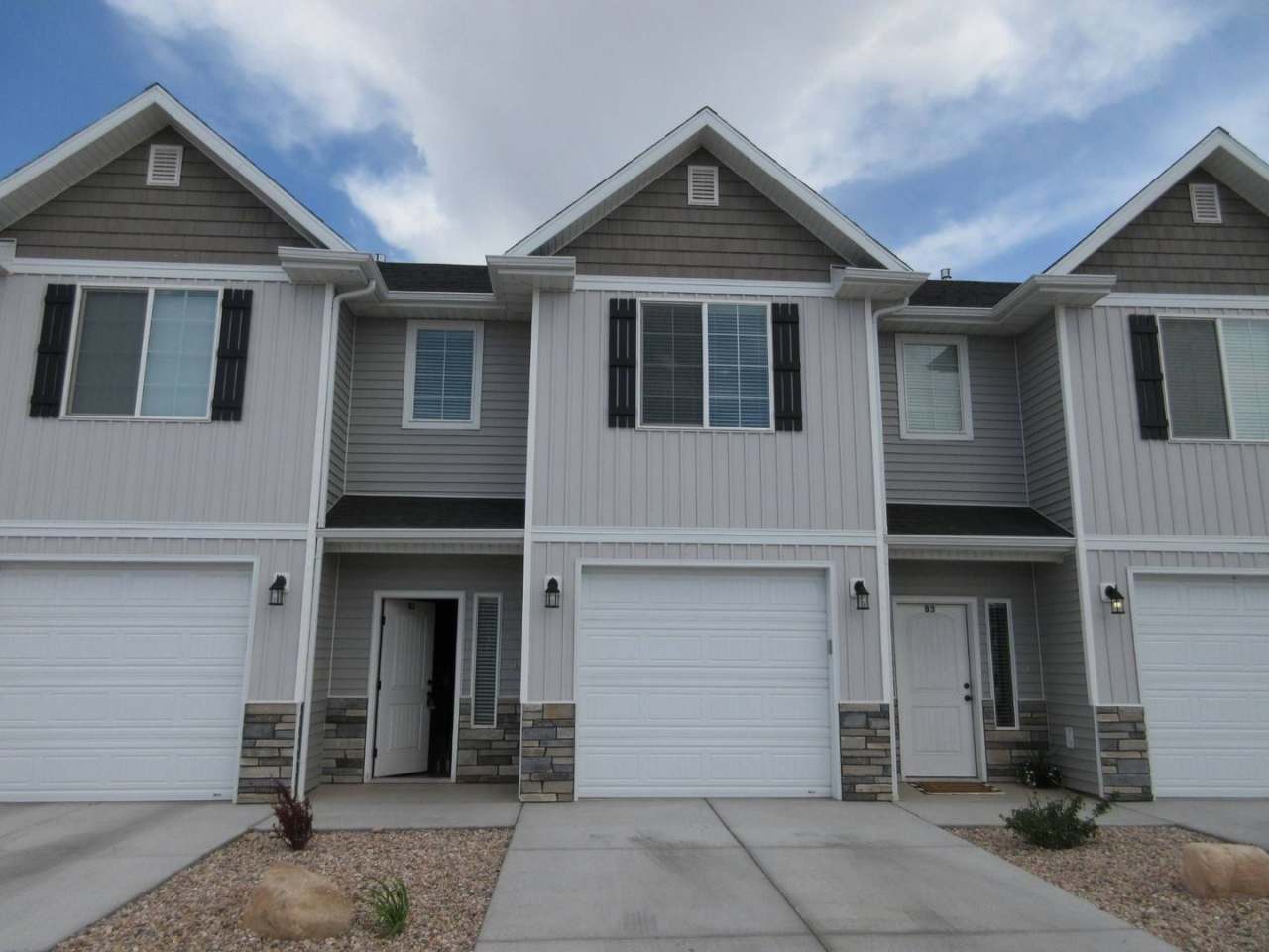 ** Move-in Discount** Newer Town home living in the heart of Cedar City!