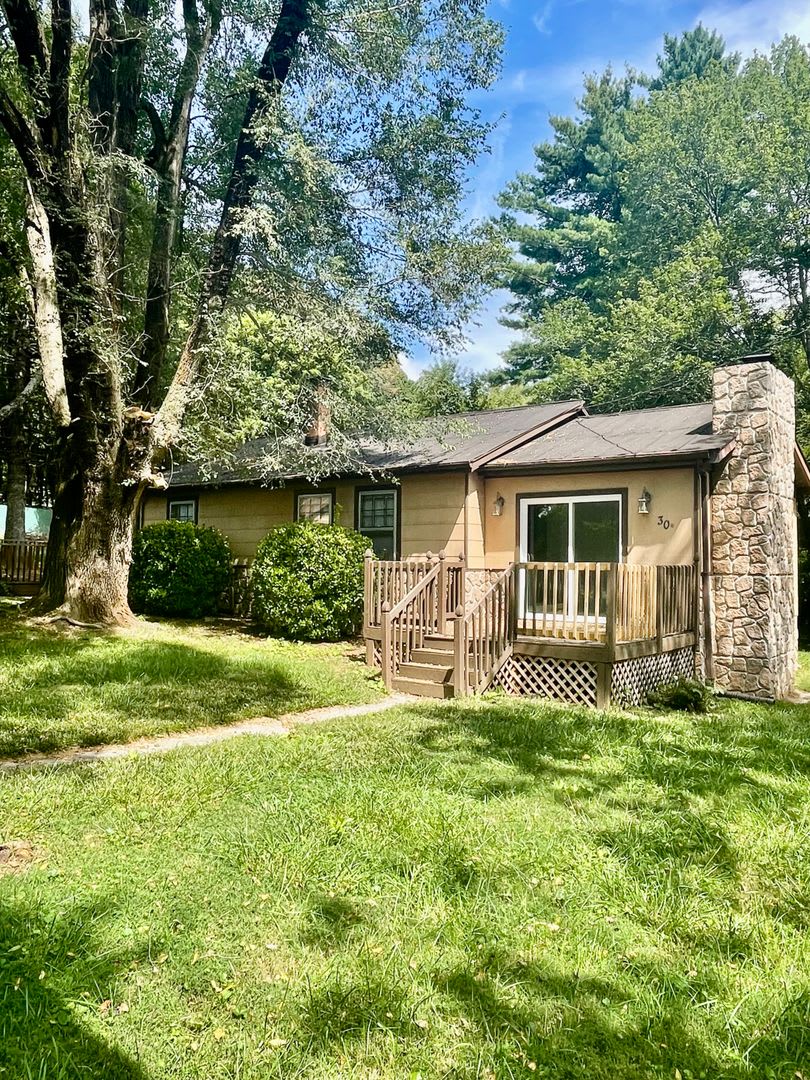 Spacious 2 Bed, 1 Bath Home in Arden With Bonus Sun Room, $1775