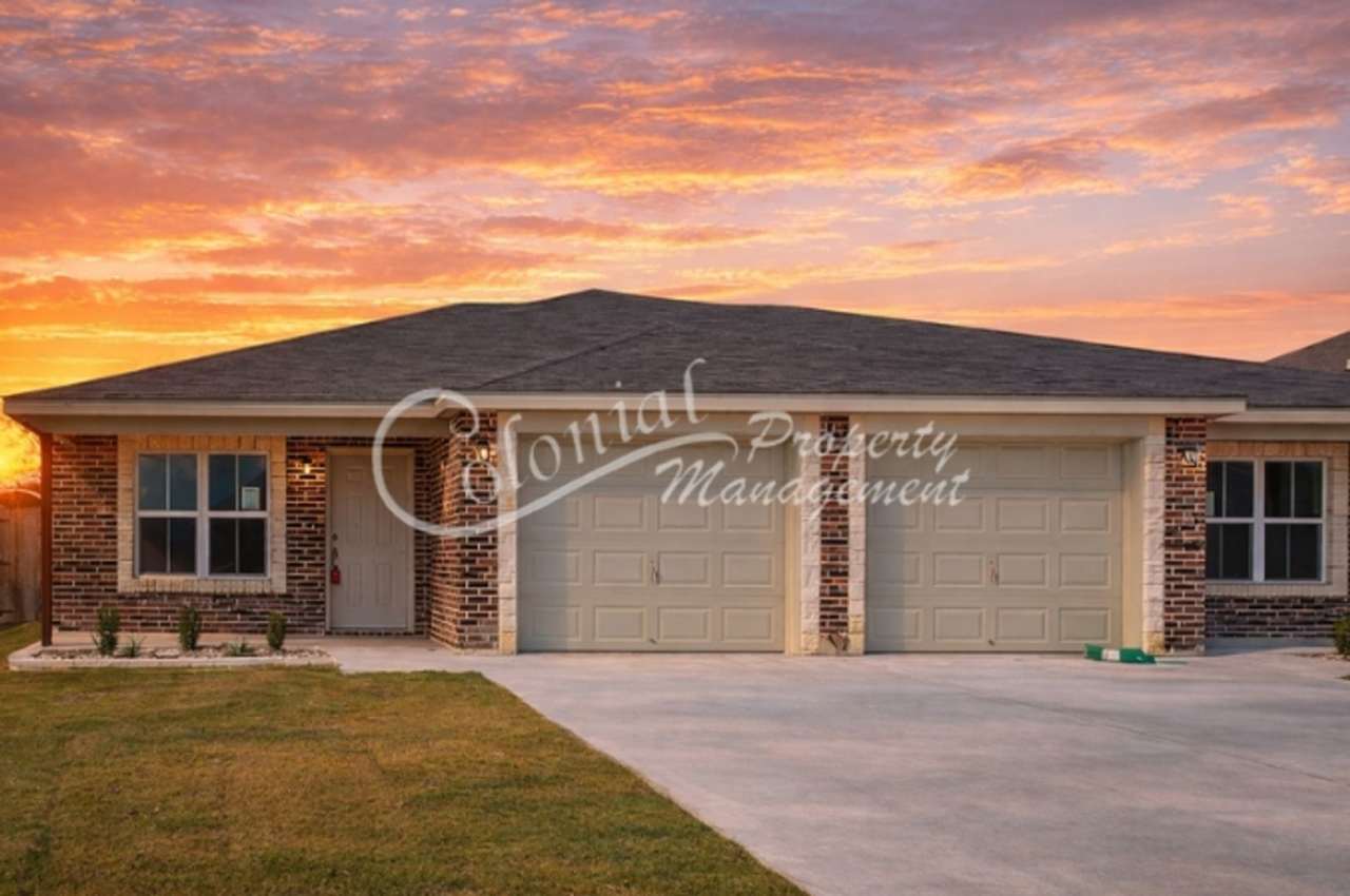 3204 Stonewall Unit B with 3BD/2BA Available End of March!