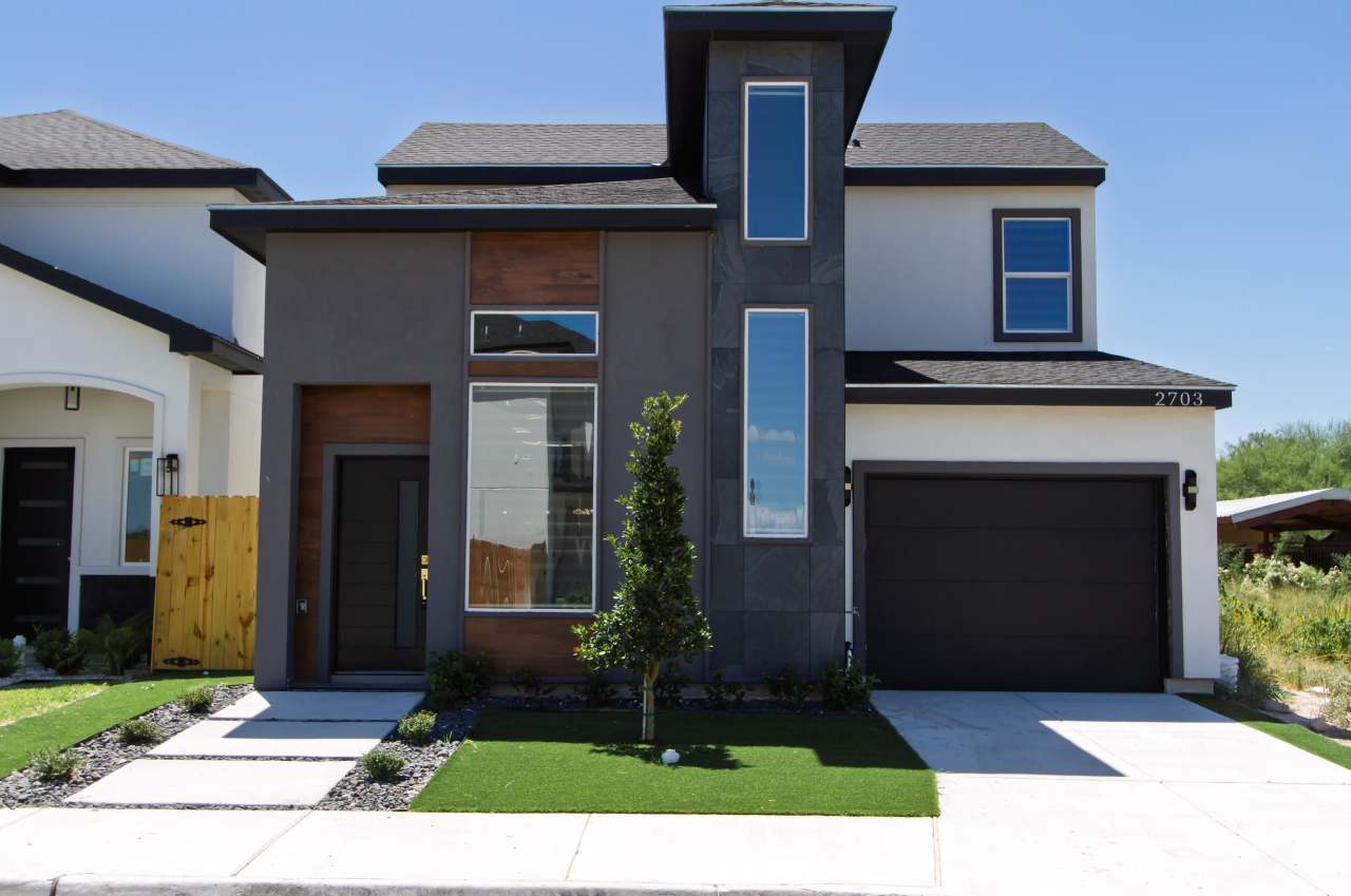 2703 Harmony St
