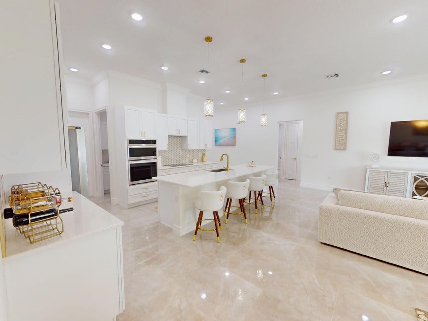 409 Southwest Bradshaw Circle