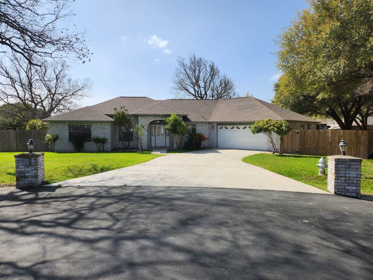 Awesome 4 bdrm/2.5 ba in La Brisas