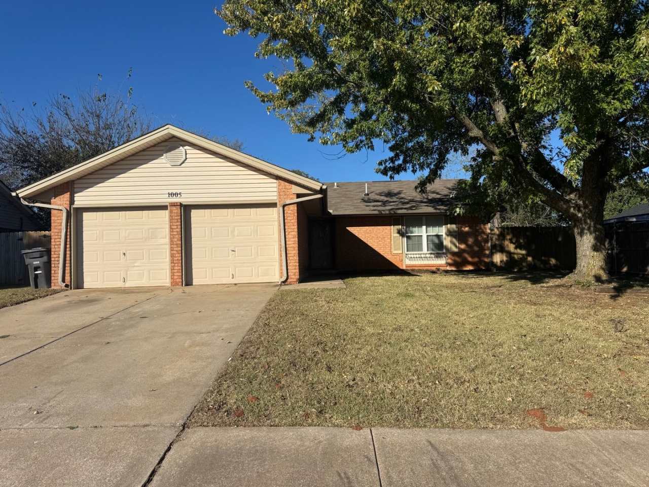 200 0ff before Jan 1! 3 bed ,2 brand new bathrooms, ready for move in, in Moore Schools!