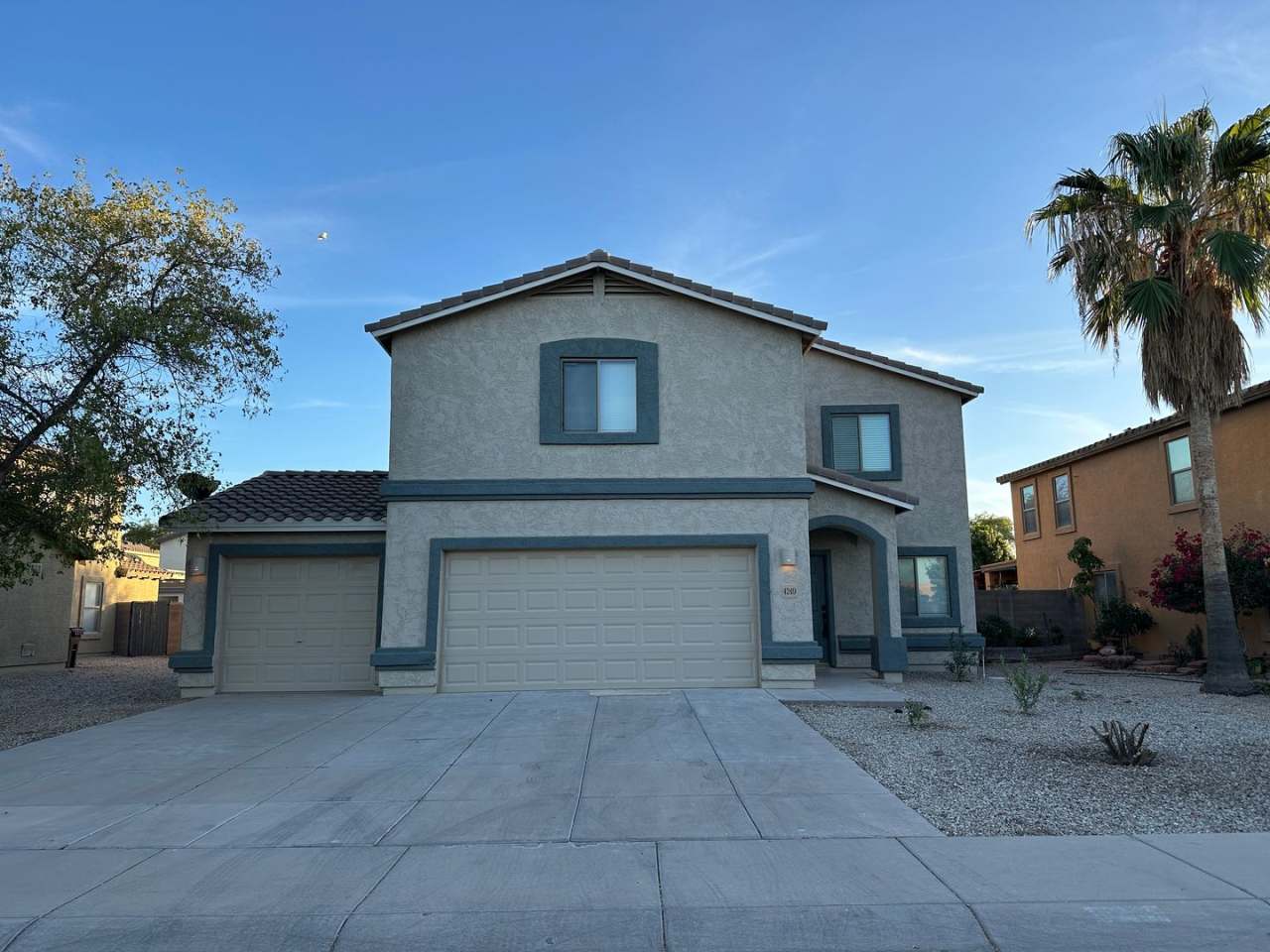 San Tan Valley, 4 bed, 2.5 bath, huge loft, 2300 sqft, 3 car garage