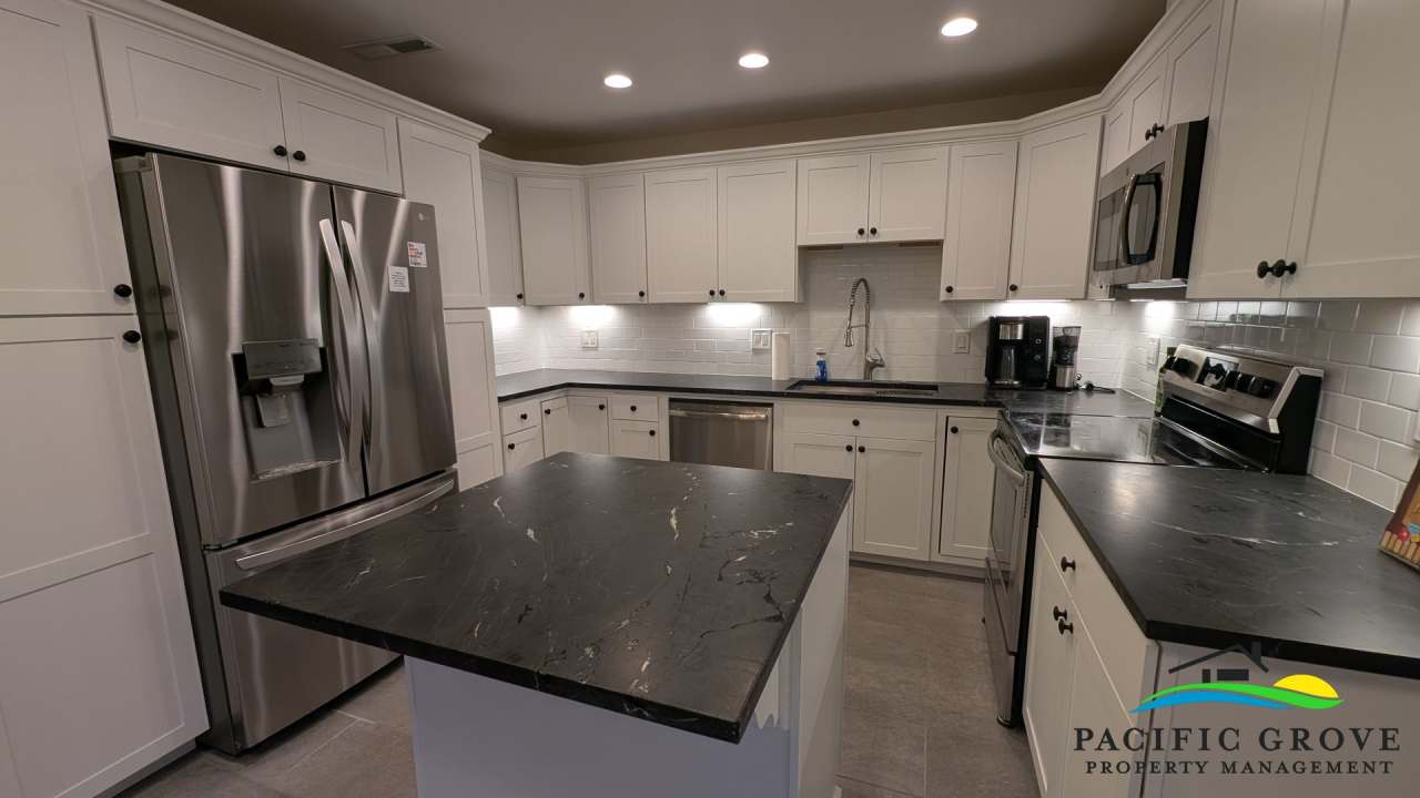 Bright and Roomy 2 Bedroom 2 Bathroom Home