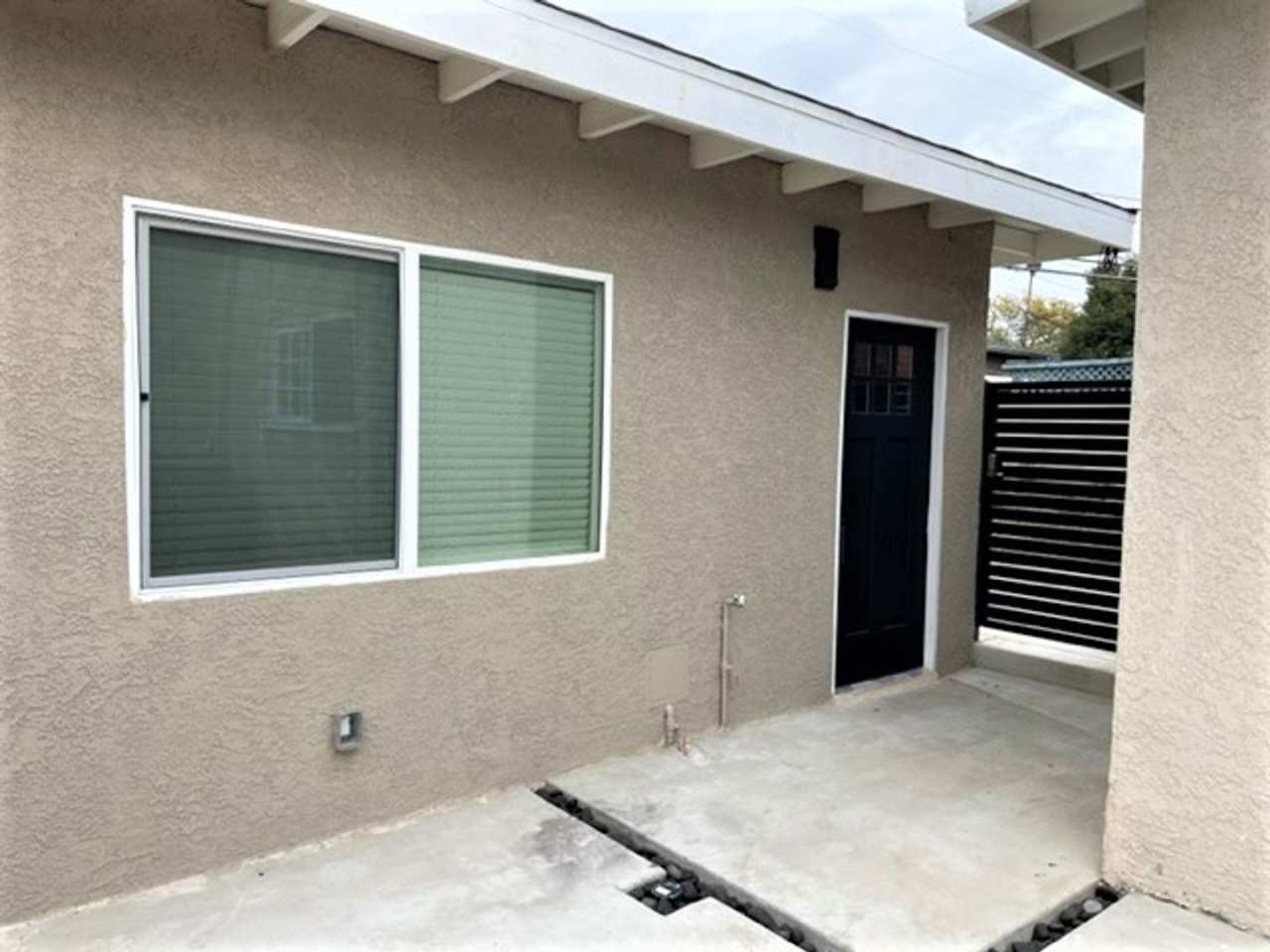 WONDERFUL NEWER STUDIO UNIT IN QUIET LONG BEACH NEIGHBORHOOD