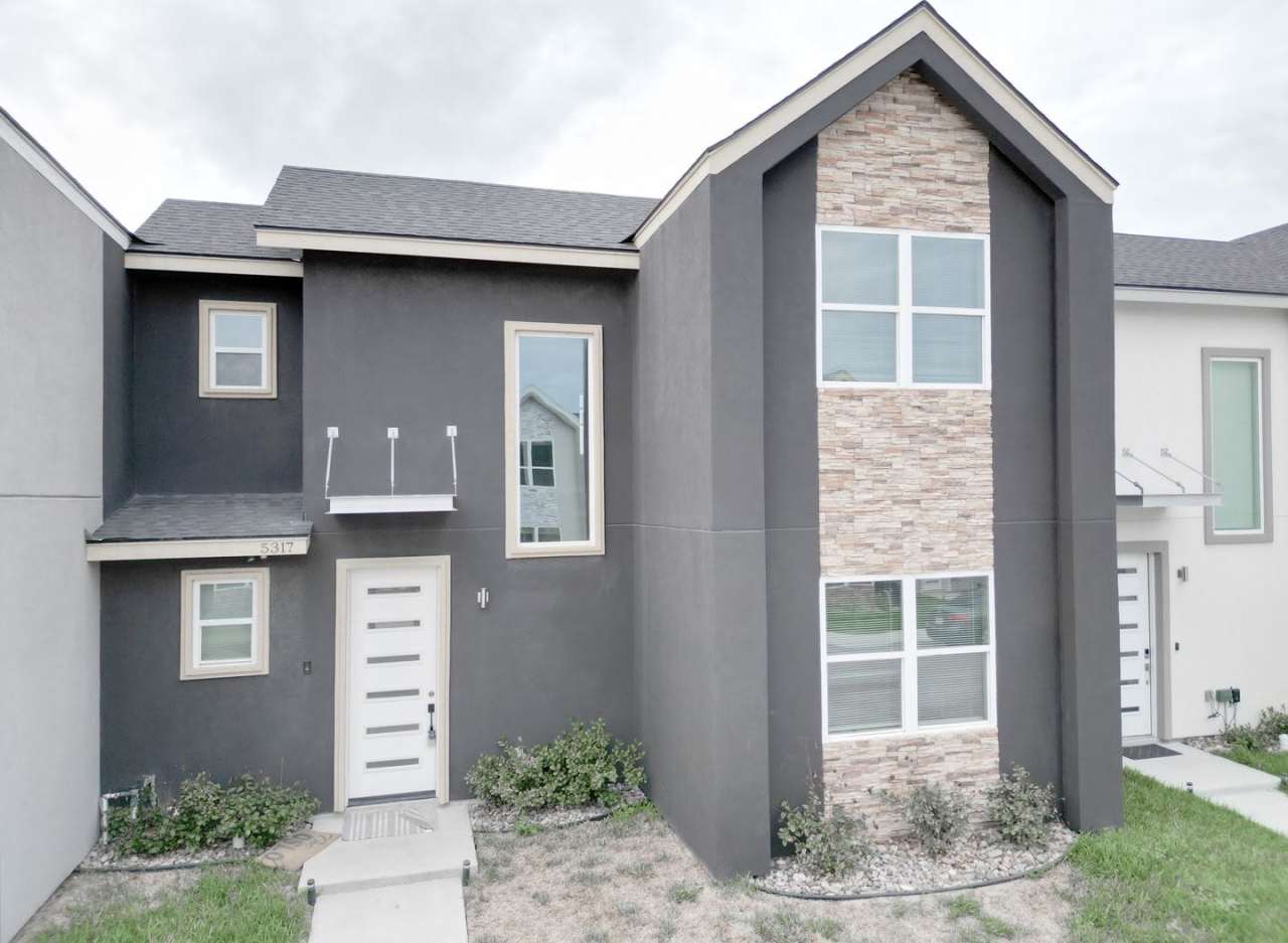 Stunning 3- bed/ 2.5 upgraded luxury townhome in Pharr at a Reduced Price