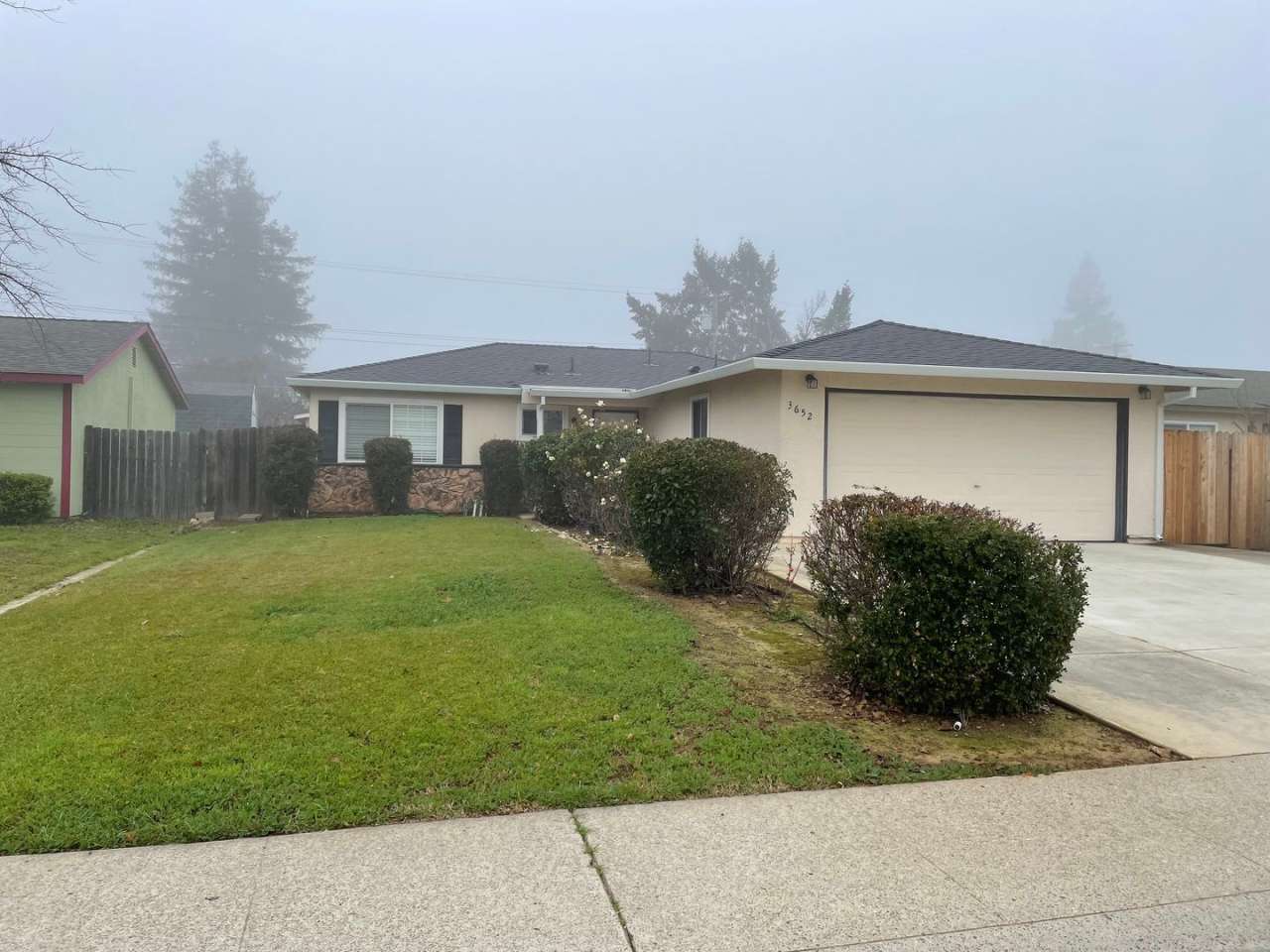 Charming 3-Bedroom, 2-Bathroom Single-Story Home in Sacramento!