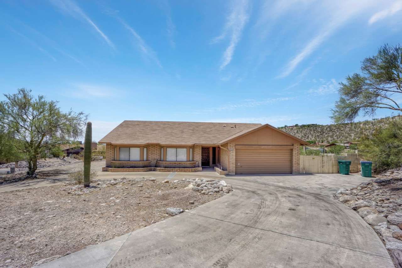 Pending/ Rented - Serene 3-bed 2-bath