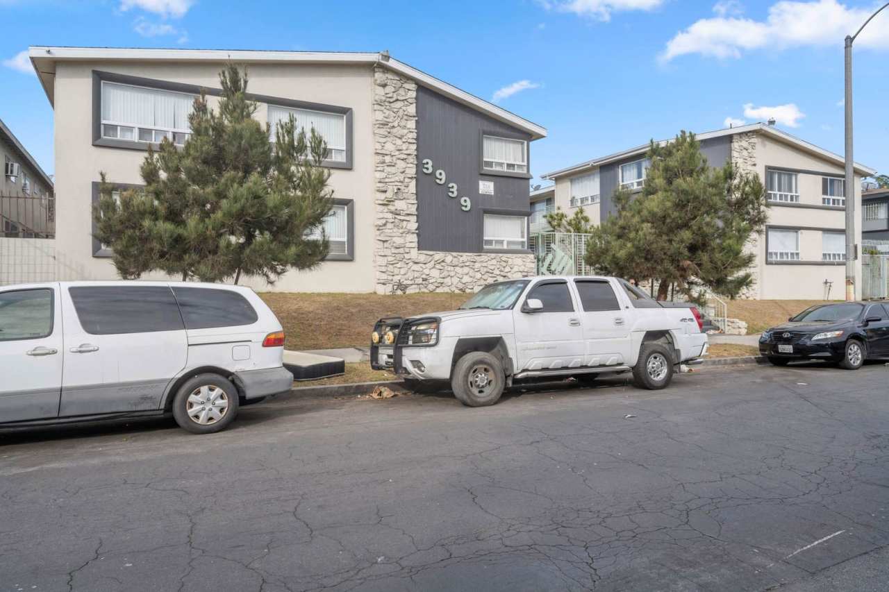 3933 - 3939 Nicolet Ave