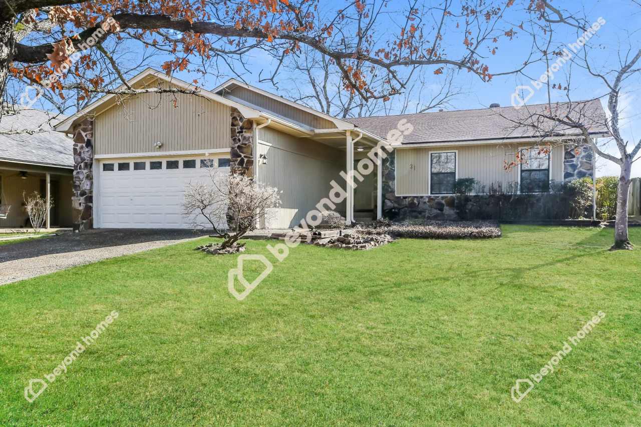 Beautiful 3 Bedroom 2 Bathroom House - Ready for Move-In!